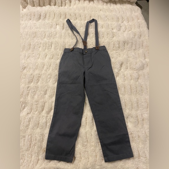 Matching suspenders outfit - Picture 4 of 4